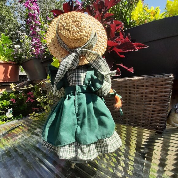 Anne of Green Gables Porcelain Doll 11" - Picture 4 of 15